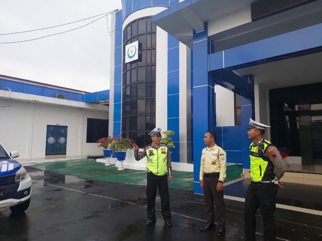 Blue Light Patrol Satlantas Polres Pekalongan Kota Pastikan Lalin Aman dan&nbsp;Lancar