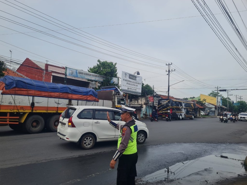 Polri Hadir! Satlantas Polres Pekalongan Kota Pastikan Kelancaran Aktivitas Masyarakat di Pagi&nbsp;Hari