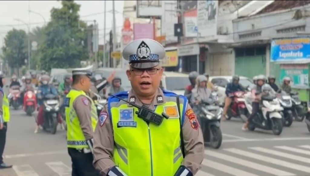 Unit Kamsel Satlantas Polres Pekalongan Kota Gelar Public Address di Simpang&nbsp;Alun-Alun